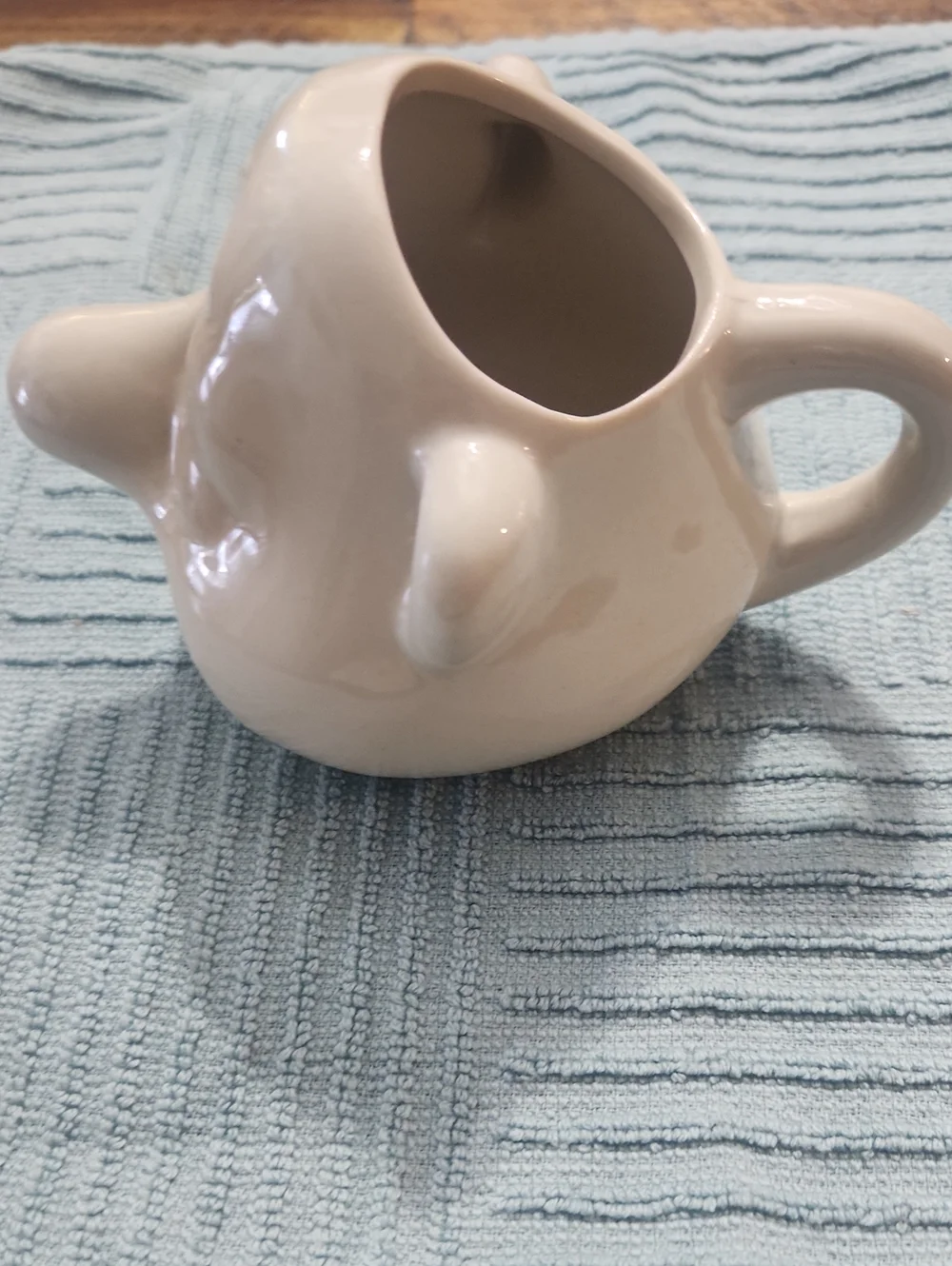 Ceramic egg separator